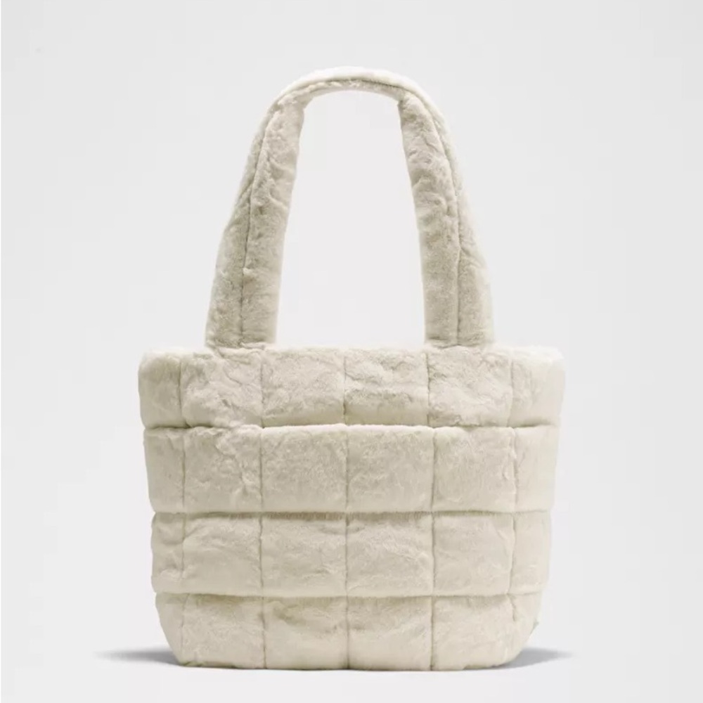 Lululemon Quilted Grid Tote Plush Fleece 12L - Picture 4 of 12